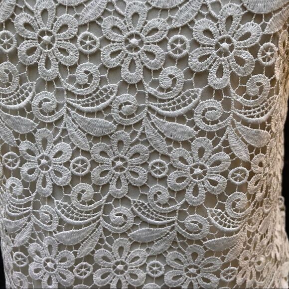 UNIQLO LACE SLEEVELESS TOP SMALL - Picture 10 of 14